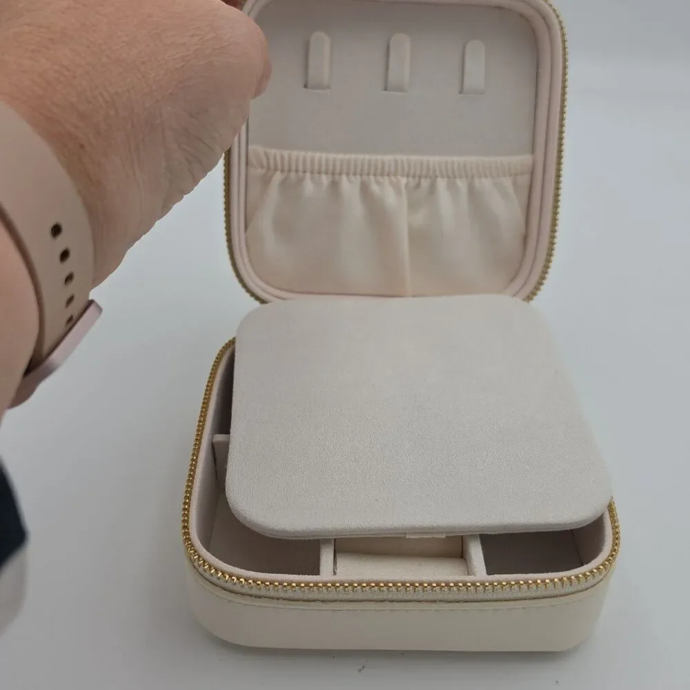 Cream Faux Leather Travel Jewelry Box Organizer Mirror Zip Around Gold Tone